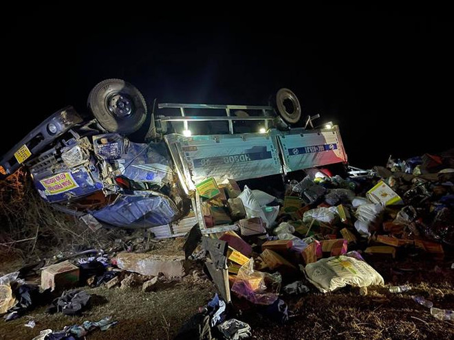 Kon Tum: Cảnh báo tài xế về các đoạn đường nguy hiểm sau 2 vụ lật ôtô ảnh 1