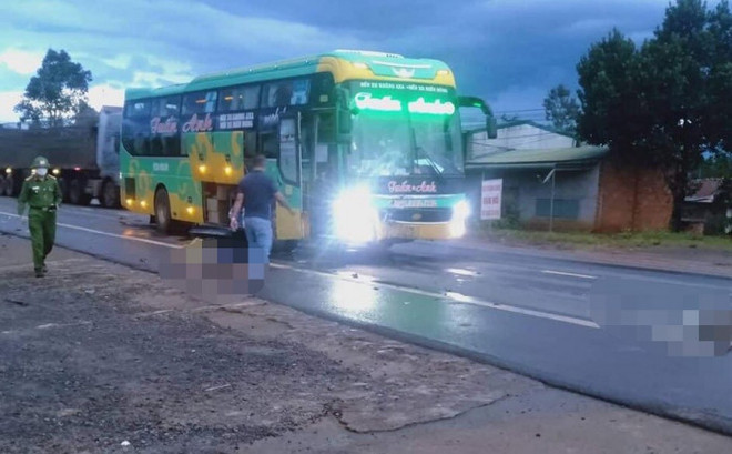 Đắk Nông: Va chạm với xe khách, 2 người trên xe máy tử vong tại chỗ ảnh 1