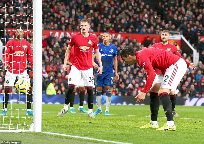 Manchester City vùi dập Arsenal, M.U thoát thua trên sân nhà ảnh 2