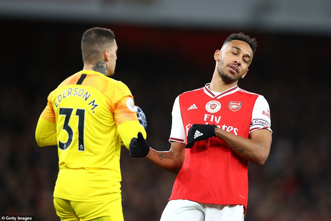 Manchester City vùi dập Arsenal, M.U thoát thua trên sân nhà ảnh 1