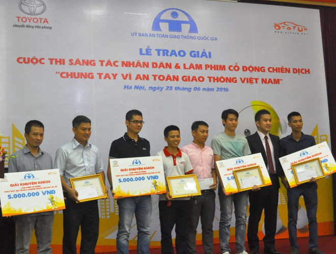 Nhắn tin khi lái xe: Nguy cơ gây tai nạn tăng cao gấp 23 lần ảnh 2