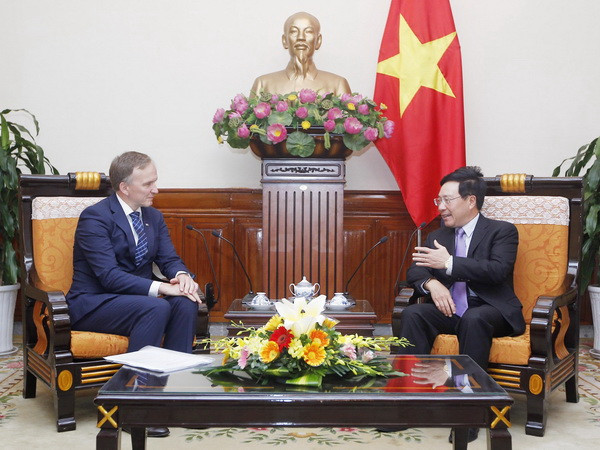 Phó Thủ tướng, Bộ trưởng Bộ Ngoại giao Phạm Bình Minh tiếp Quốc vụ khanh Bộ Ngoại giao Cộng hòa Latvia Andrejs Pildegovis. (Ảnh: Lâm Khánh/TTXVN) Phó Thủ tướng Phạm Bình Minh tiếp Quốc vụ khanh Bộ Ngoại giao Latvia ảnh 1