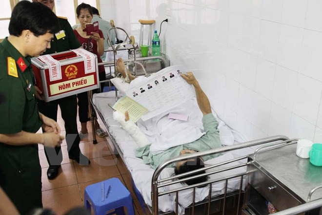 Những lá phiếu đặc biệt trong không khí toàn dân náo nức đi bầu cử ảnh 3