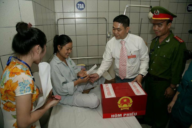 Những lá phiếu đặc biệt trong không khí toàn dân náo nức đi bầu cử ảnh 7