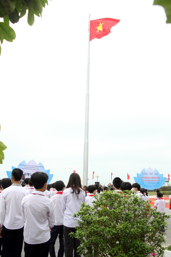 Thiêng liêng lễ thượng cờ và khánh thành cột cờ Tổ quốc trên đảo Cô Tô ảnh 2