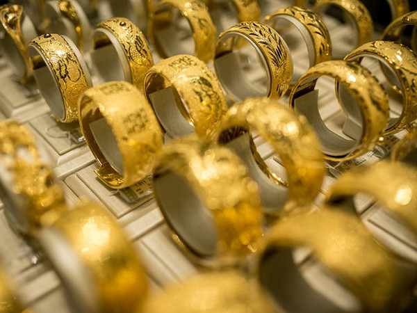 Giá vàng tiếp tục giảm do đồng USD và chứng khoán phục hồi ảnh 1