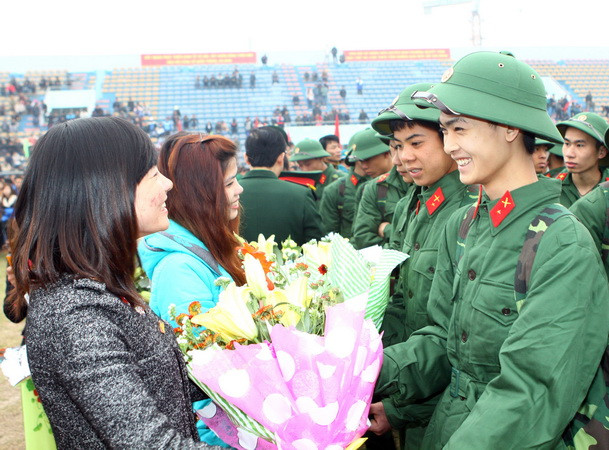 Hơn 2.000 thanh niên Hà Nội tình nguyện viết đơn xin nhập ngũ ảnh 1