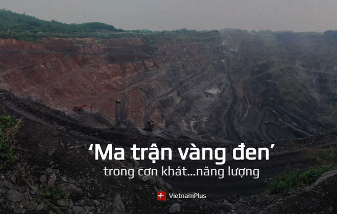 Một bãi tập kết xít than bên ngoài Mỏ than Phấn Mễ, tỉnh Thái Nguyên. (Ảnh: H.V/Vietnam+) Bộ Tài nguyên và Môi trường nói gì sau loạt bài ‘Ma trận vàng đen'? ảnh 2