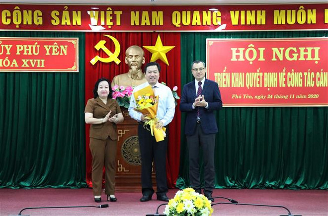 Tận dụng cơ hội, khắc phục thách thức, lựa chọn cán bộ có đủ phẩm chất ảnh 2