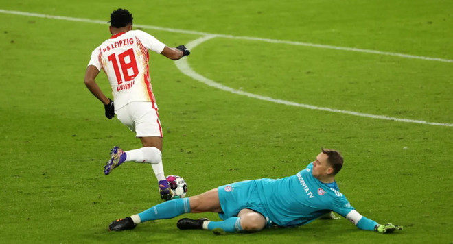 Hansi Flick phải làm gì với hàng thủ thảm họa của Bayern? ảnh 3