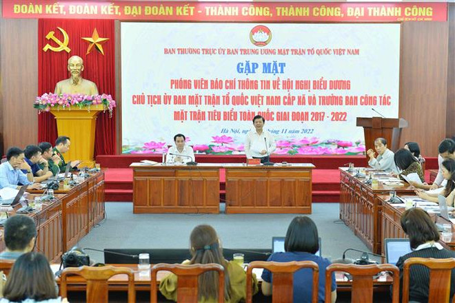 Quang cảnh buổi gặp mặt. (Ảnh: Minh Đức/TTXVN) Biểu dương 299 cán bộ Mặt trận cơ sở tiêu biểu giai đoạn 2017-2022 ảnh 1