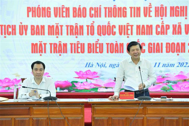 Phó Chủ tịch Ủy ban Trung ương Mặt trận Tổ quốc Việt Nam Nguyễn Hữu Dũng phát biểu. (Ảnh: Minh Đức/TTXVN) Biểu dương 299 cán bộ Mặt trận cơ sở tiêu biểu giai đoạn 2017-2022 ảnh 2