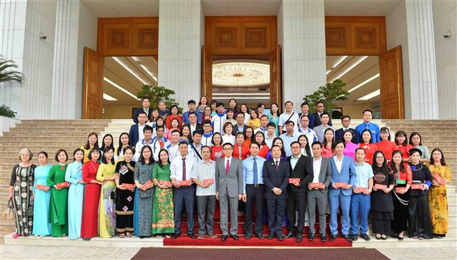 Phó Thủ tướng Vũ Đức Đam gặp mặt các giáo viên tiêu biểu ảnh 3