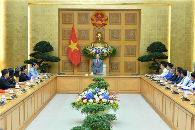 Phó Thủ tướng Vũ Đức Đam gặp mặt các giáo viên tiêu biểu ảnh 2