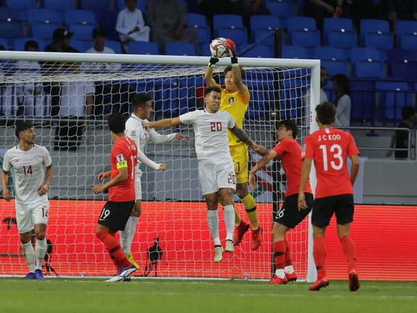 Truyền thông Hàn Quốc thừa nhận đội nhà may mắn khi sạch lưới ảnh 1