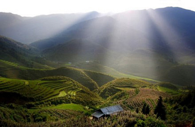 Ngày 18/4, nắng nóng trên 37 độ C ở vùng núi Tây Bắc Bộ ảnh 1