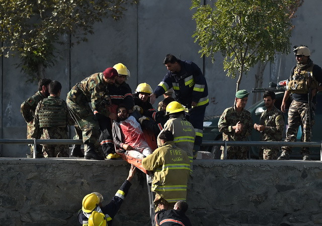 115 người đã thương vong trong vụ đánh bom kép ở Afghanistan ảnh 1