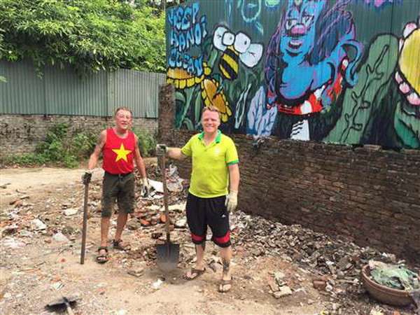 "Ông Tây dọn rác" Kendall lọt đề cử Giải thưởng Vì tình yêu Hà Nội ảnh 2