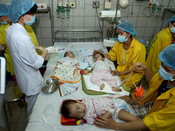 Nghệ An: Khống chế dịch sốt phát ban dạng sởi ở bản Piêng Cooc ảnh 1