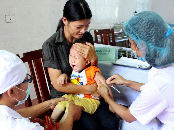 Yêu cầu hỏi rõ tình trạng sức khỏe của trẻ trước khi tiêm chủng ảnh 1