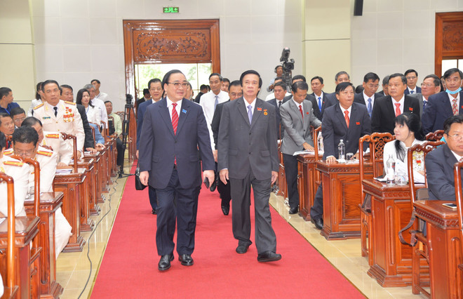 Ông Hoàng Trung Hải, Ủy viên Bộ Chính trị, Phó Trưởng Bộ phận Thường trực chuyên trách Tiểu ban Văn kiện Đại hội XIII của Đảng và các đại biểu đến dự Đại hội. (Ảnh: Hữu Chí/TTXVN) Tiền Giang hướng tới tỉnh phát triển trong vùng KT trọng điểm phía Nam ảnh 2