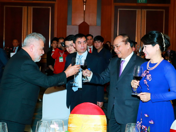 Thủ tướng Nguyễn Xuân Phúc chủ trì tiệc chiêu đãi Đoàn Ngoại giao ảnh 1