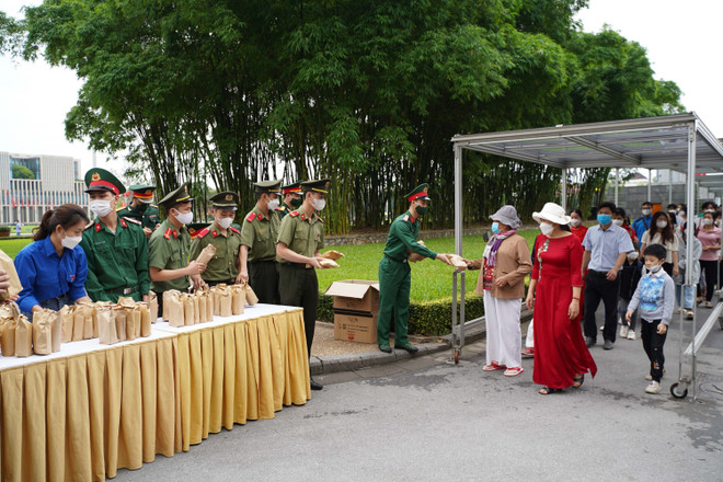 Hà Nội đón gần 720 nghìn lượt khách du lịch dịp lễ 30/4 và 1/5 ảnh 2