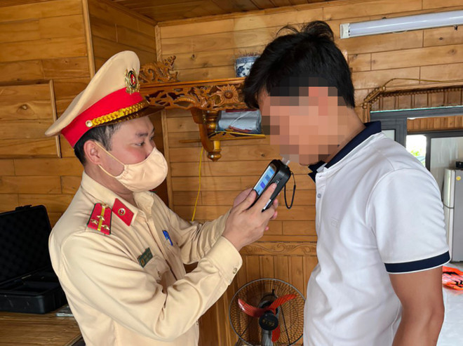 Hà Nội: Lần đầu xử phạt lái tàu thủy vi phạm nồng độ cồn ảnh 1