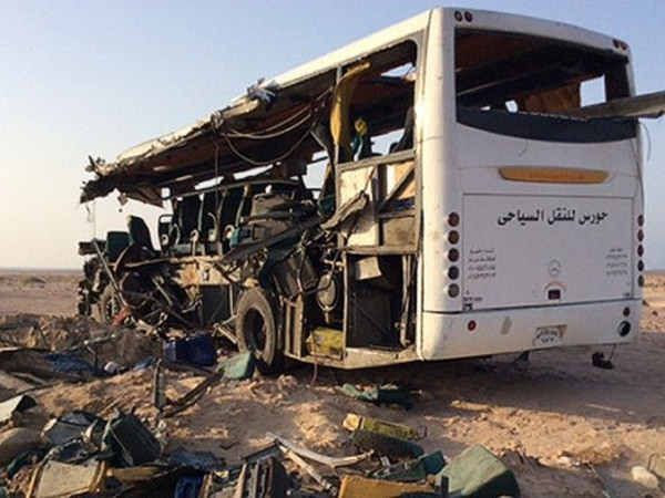 Vụ tai nạn xe buýt ở Ai Cập: Đã có 38 người thiệt mạng ảnh 1