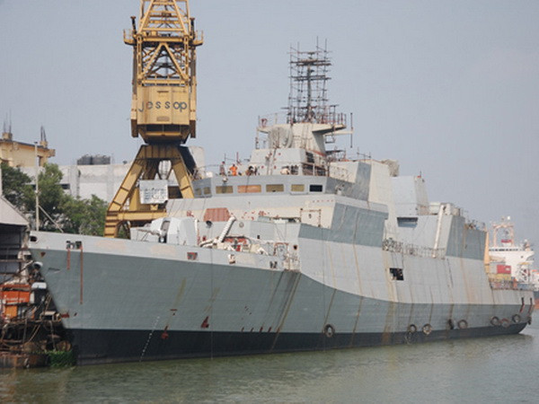 Ấn Độ hạ thủy tàu chiến chống ngầm tàng hình tự chế đầu tiên ảnh 1