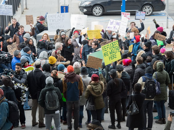 Bỉ: Biểu tình phản đối sắc lệnh cấm nhập cảnh của Tổng thống Mỹ ảnh 1