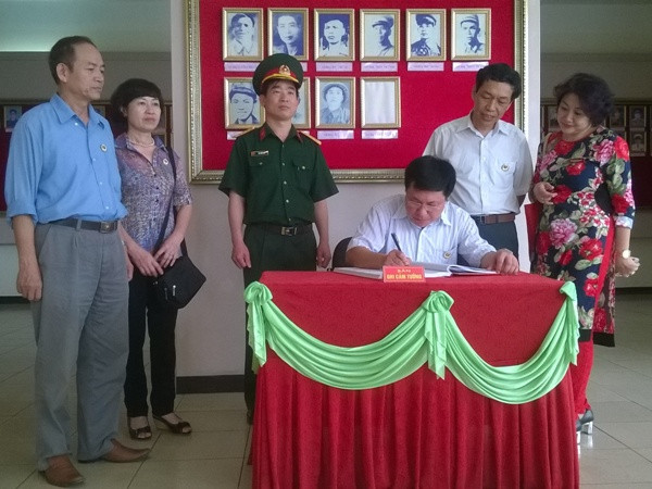 Hội cựu chiến binh TTXVN giao lưu với Sư đoàn 312 ảnh 3