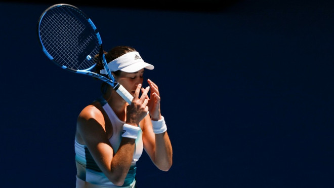 Garbiñe Muguruza bị loại từ vòng 2. (Nguồn: AP) Australian Open 2022: Hàng loạt tay vợt hàng đầu sớm chia tay ảnh 1