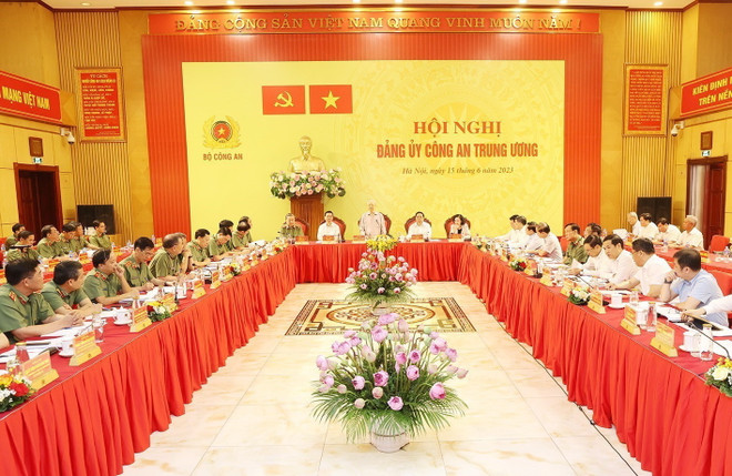 'Phát huy vai trò gương mẫu, đi đầu trong xây dựng, chỉnh đốn Đảng' ảnh 2