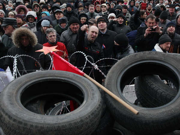 Ông Putin nhận nhiều đề nghị giúp đỡ từ miền Đông Ukraine ảnh 1