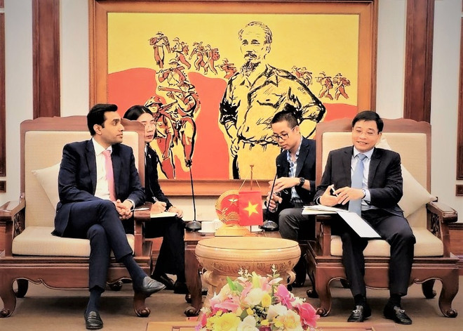 Bộ trưởng Bộ Giao thông Vận tải Nguyễn Văn Thắng trong buổi gặp gỡ làm việc với ông Karan Adani, Tổng giám đốc Tập đoàn Adani. (Ảnh: PV/Vietnam+) Tập đoàn Ấn Độ xúc tiến rót vốn 2 tỷ USD đầu tư cảng biển Việt Nam ảnh 1