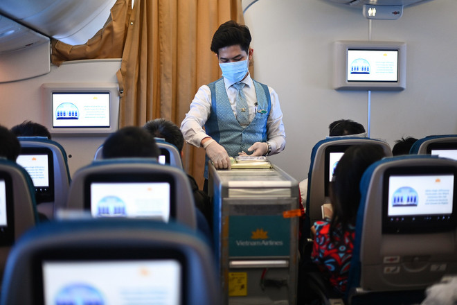 Vietnam Airlines đang đáp ứng mức 4 sao theo chương trình đánh giá an toàn dịch bệnh của Tổ chức xếp hạng hàng không Skytrax. (Ảnh: CTV/Vietnam+) Vietnam Airlines đảm bảo tiêu chuẩn an toàn dịch bệnh cao nhất ảnh 1