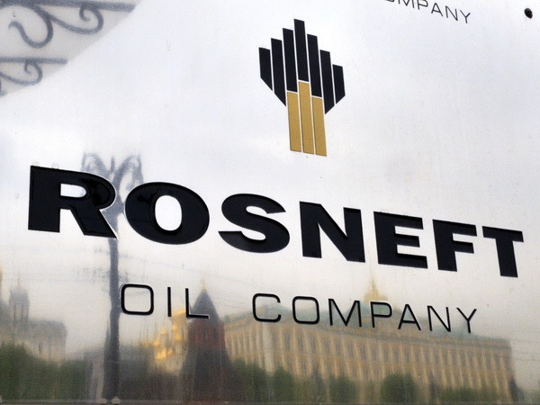 Biểu tượng của Tập đoàn Rosneft tại trụ sở ở Mátxcơva ngày 17/5/2011. (Nguồn: AFP/TTXVN) Tư nhân hóa một phần tập đoàn dầu mỏ lớn nhất Nga Rosneft ảnh 1