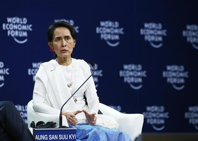 Bà Aung San Suu Kyi bị tước danh hiệu "Đại sứ của Lương tri" ảnh 1
