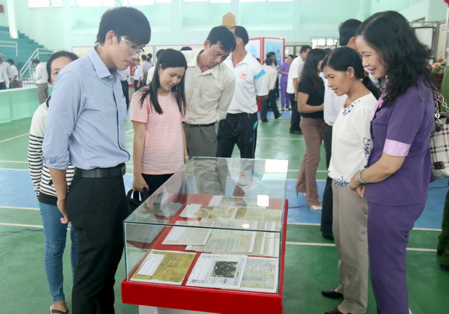 Đắk Nông trưng bày tư liệu về chủ quyền Hoàng Sa, Trường Sa ảnh 1