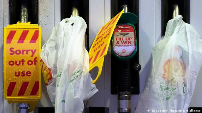 Anh: Khủng hoảng nhiên liệu tác động mạnh tới ngành dịch vụ thiết yếu ảnh 1