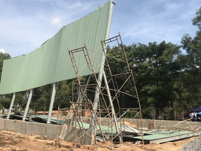 Sập công trình nhà xưởng, 3 công nhân bị thương nặng ảnh 1