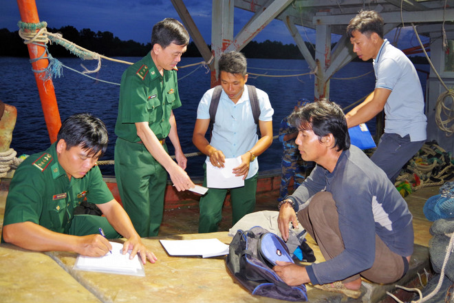 Cà Mau: Liên tiếp phát hiện tàu vận chuyển dầu DO trái phép ảnh 1
