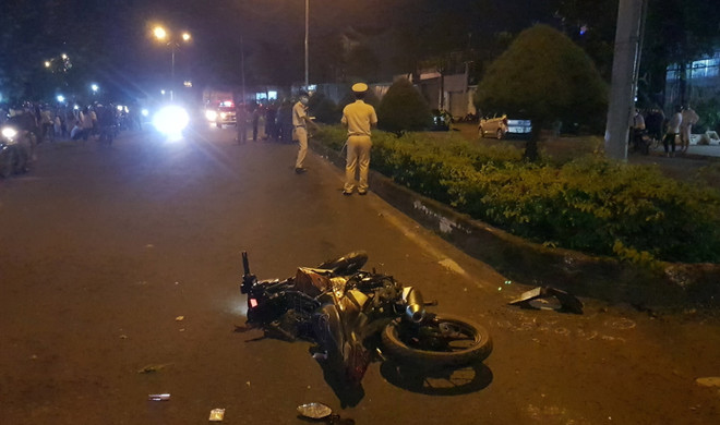 Bình Phước: Đâm vào dải phân cách, 2 thanh niên tử vong tại chỗ ảnh 1