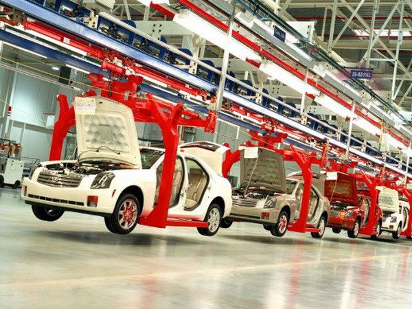 Dây chuyền sản xuất ôtô tại nhà máy của GM ở Michigan. (Nguồn: detroitnews.com) GM bị phạt hàng chục triệu USD vì việc chậm báo lỗi xe ảnh 1