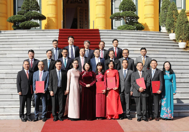 Trao quyết định cho 16 đại sứ Việt Nam ở nước ngoài nhiệm kỳ 2019-2022 ảnh 1