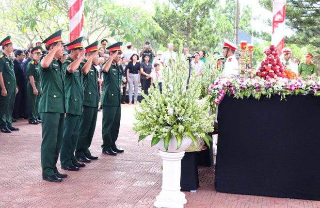 Gia Lai: Truy điệu, an táng 61 liệt sỹ tại nghĩa trang thị xã An Khê ảnh 2