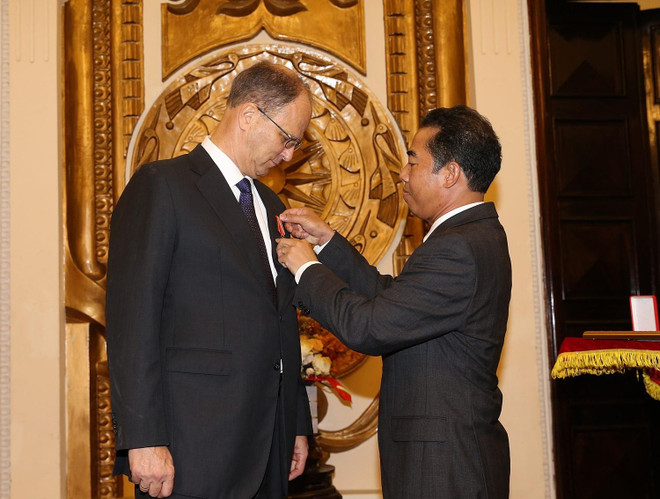 Trao tặng Huân chương Hữu nghị cho Đại sứ Đức tại Việt Nam ảnh 1