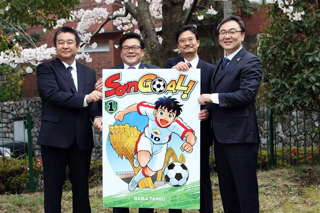 NXB Nhật Bản sản xuất bộ truyện tranh đầu tiên về bóng đá Việt Nam ảnh 1