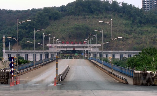 Cửa khẩu đường bộ Quốc tế số II Kim Thành trong ngày đầu tiên tạm dừng nhập khẩu hàng hóa của Việt Nam. (Ảnh: Quốc Khánh/TTXVN) Trung Quốc lùi thời gian khôi phục trao đổi hàng hóa cư dân biên giới ảnh 1
